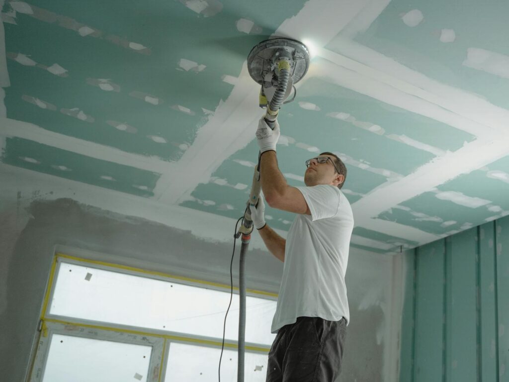 Travaux de rénovation en cours dans un logement